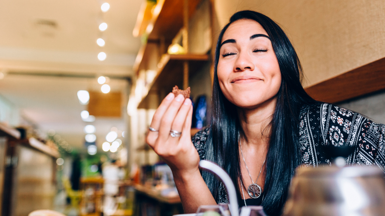 How to Master Solo Dining as an Introvert